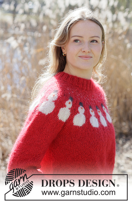 Snowman Magic Sweater / DROPS 264-38 - Sweter na drutach, przerabiany od góry do dołu, z włóczek DROPS Alpaca i DROPS Kid-Silk. Przerabiany dżersejem, z zaokrąglonym karczkiem i żakardem w bałwanki. Od XS do XXXL. Temat: Boże Narodzenie.