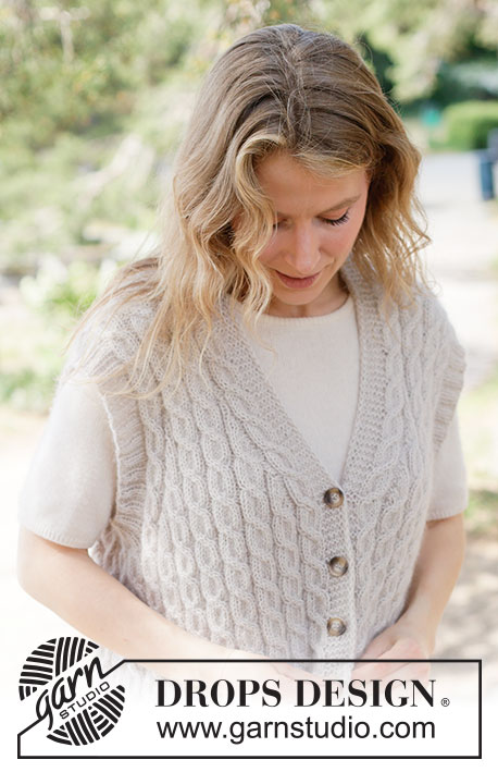 Soft Braid Vest / DROPS 264-6 - Gilet lavorato ai ferri in 1 capo di DROPS Nord e 1 capo di Kid-Silk o 1 capo di DROPS Alpaca e 1 capo di DROPS Kid-Silk. Lavorato dal basso verso l’alto con trecce, collo a V, spalle diagonali e I-cord. Taglie: XS - XXXL.