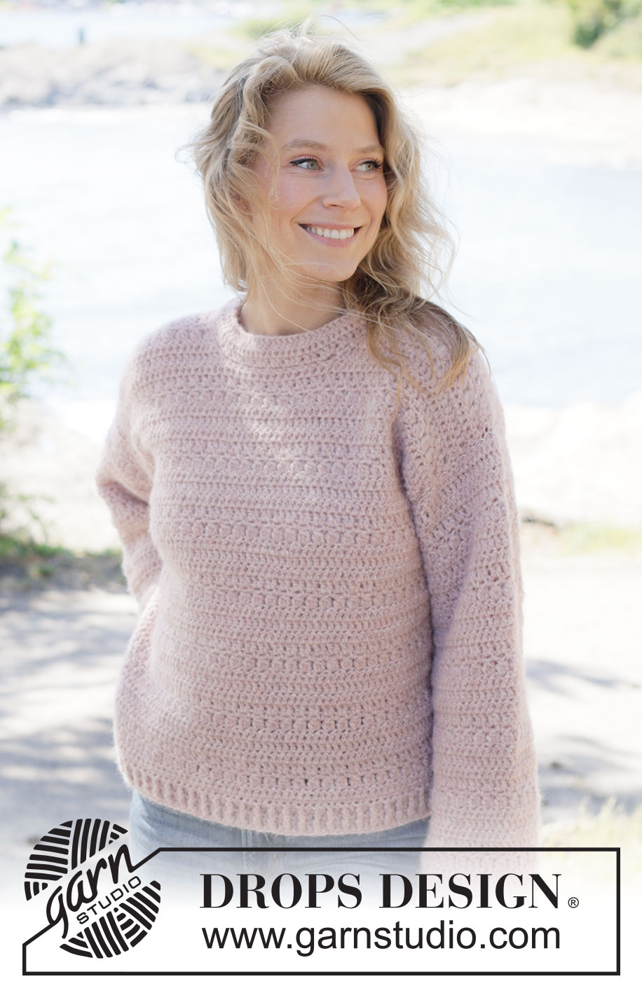 Line Dancing Sweater / DROPS 264-7 - Jersey a ganchillo en DROPS Air. La labor está realizada en redondo, de abajo arriba con patrón en relieve. Tallas XS - XXXL.