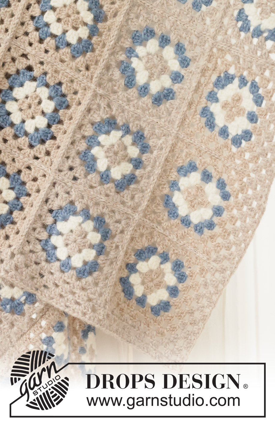 Country Cottage Blanket / DROPS 265-1 - DROPS Air lõngast heegeldatud vanaemaruutudega tekk
