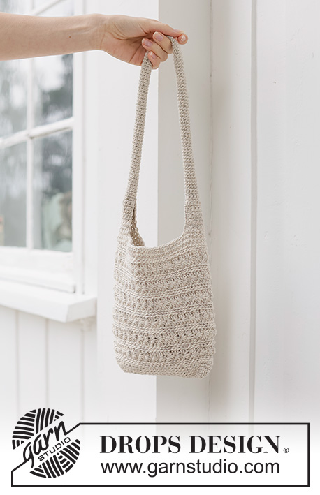 Cream Breeze Bag / DROPS 265-13 - Heklet liten veske i DROPS Bomull-Lin. Arbeidet hekles rundt nedenfra og opp med stjernemønster.