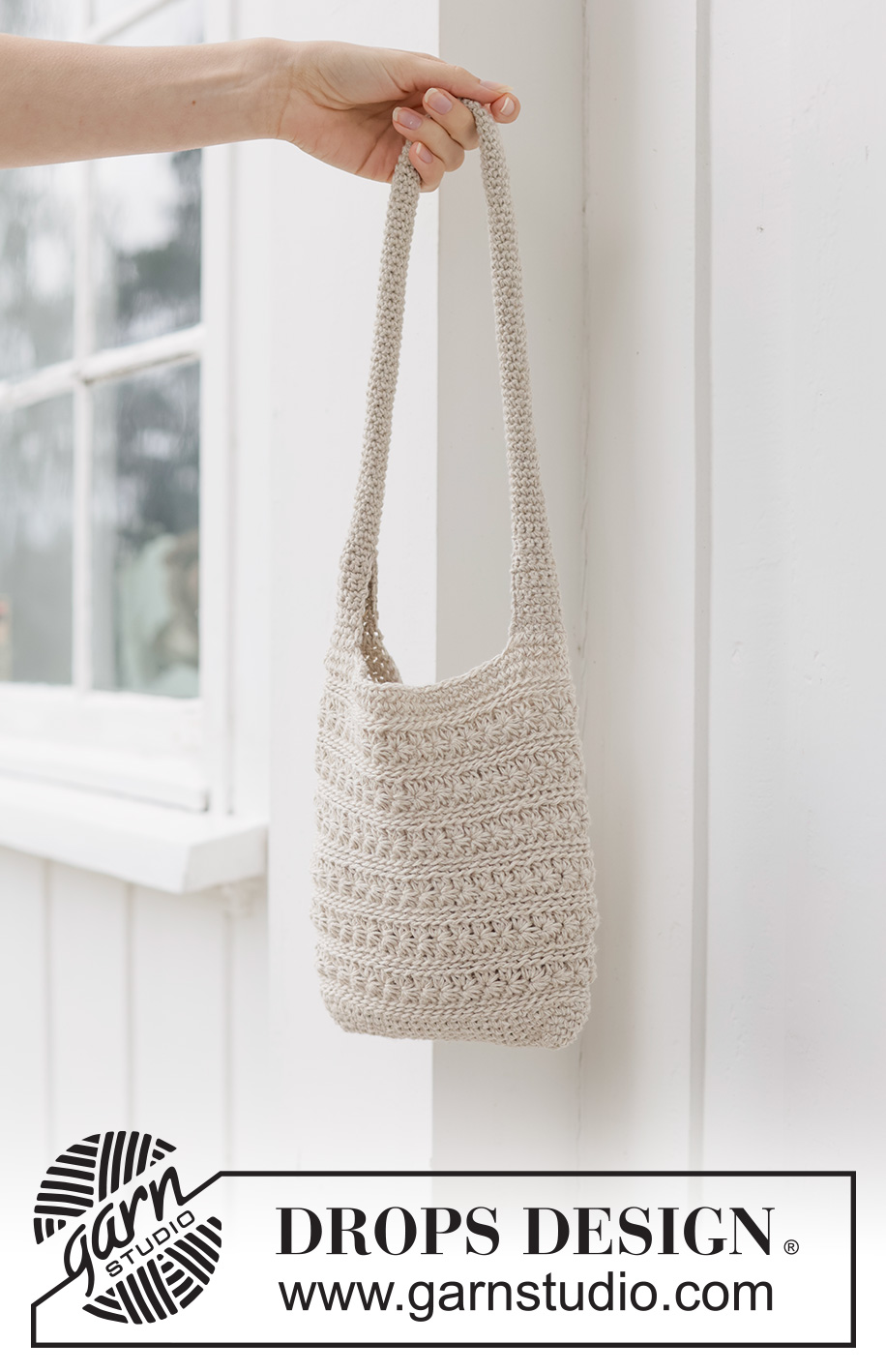 Cream Breeze Bag / DROPS 265-13 - Heklet liten veske i DROPS Bomull-Lin. Arbeidet hekles rundt nedenfra og opp med stjernemønster.