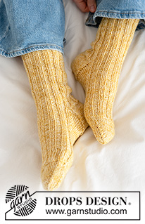 Pudding Socks / DROPS 265-18 - Knitted socks in DROPS Fiesta. The piece is worked top down with Granny heel. Sizes 35 - 43.