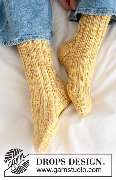 Pudding Socks / DROPS 265-18 - Knitted socks in DROPS Fiesta. The piece is worked top down with Granny heel. Sizes 35 - 43.