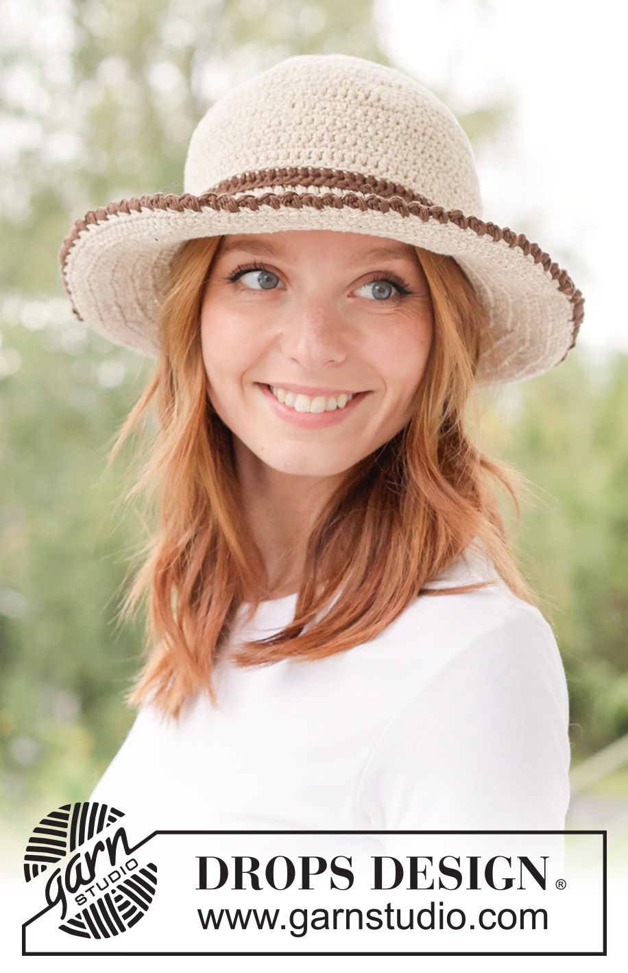 Rustic Rhythm Hat / DROPS 265-2 - Ylhäältä alas virkattu hattu 2-kertaisesta DROPS Safran-langasta. Työssä on kiinteitä silmukoita, pylväitä ja rapuvirkkausta.