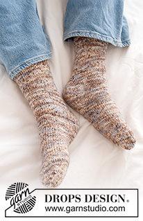 Moonlight Mover Socks / DROPS 265-21 - Knitted socks in DROPS Fiesta. Piece is knitted top down with rib and diamond heel. Size 35 - 43