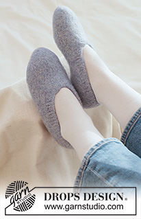 Moon Dancer Slippers / DROPS 265-26 - Strikkede og filtede sutsko i DROPS Snow. Arbejdet strikkes fra tåen til hælen. Størrelse 35-43.