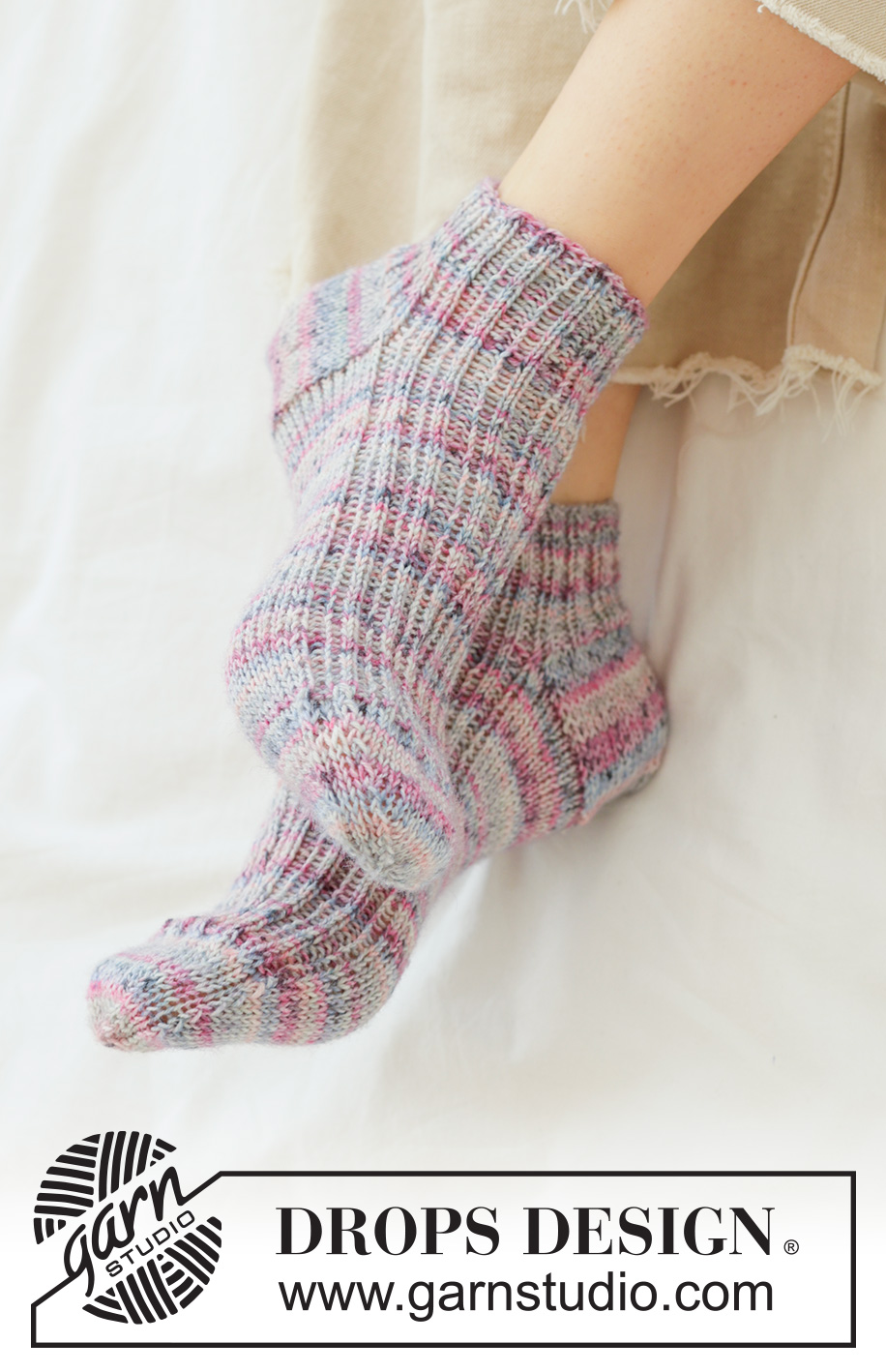 Purple Pop Socks / DROPS 265-28 - Calze lavorate ai ferri in DROPS Fabel. Lavorate dall’alto in basso a maglia rasata e coste. Taglie: 35 - 43.