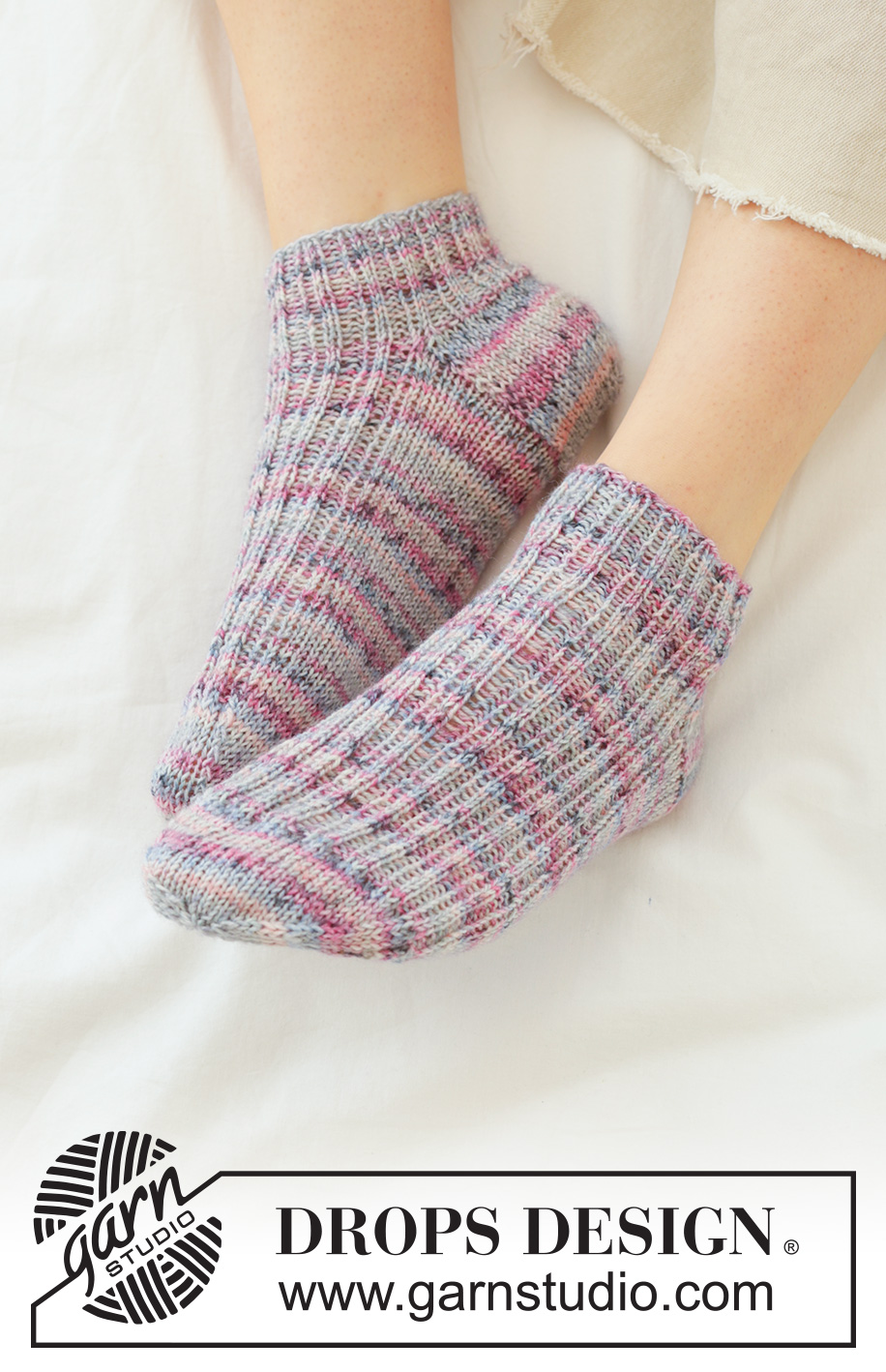 Purple Pop Socks / DROPS 265-28 - Calze lavorate ai ferri in DROPS Fabel. Lavorate dall’alto in basso a maglia rasata e coste. Taglie: 35 - 43.