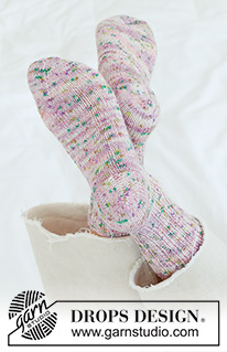 Spring Confetti Socks / DROPS 265-29 - Calze lavorate ai ferri in DROPS Fabel. Lavorate dall’alto in basso a maglia rasata con tallone granny. Taglie: 35 - 43.