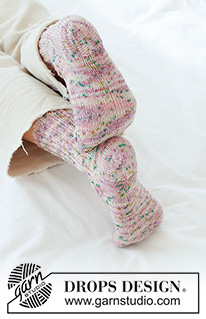 Spring Confetti Socks / DROPS 265-29 - Calze lavorate ai ferri in DROPS Fabel. Lavorate dall’alto in basso a maglia rasata con tallone granny. Taglie: 35 - 43.