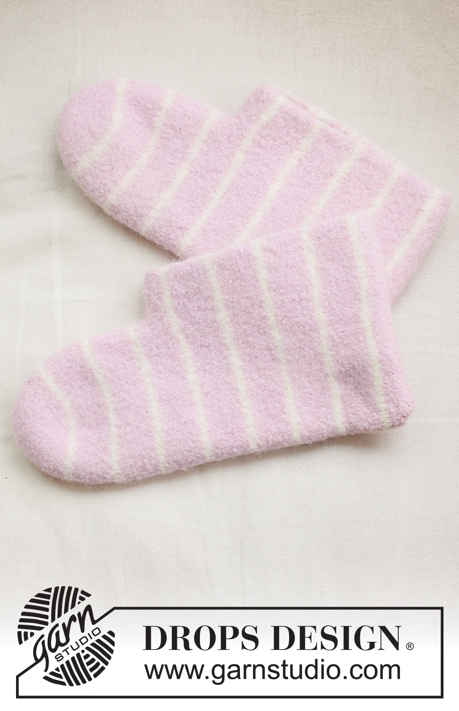 Pink Puff Slippers / DROPS 265-32 - Kötött és nemezelt lábbeli DROPS Nepal fonalból A darabot oda-vissza haladva készítjük csíkokkal. 26 - 43-as méretben. Téma: Húsvét