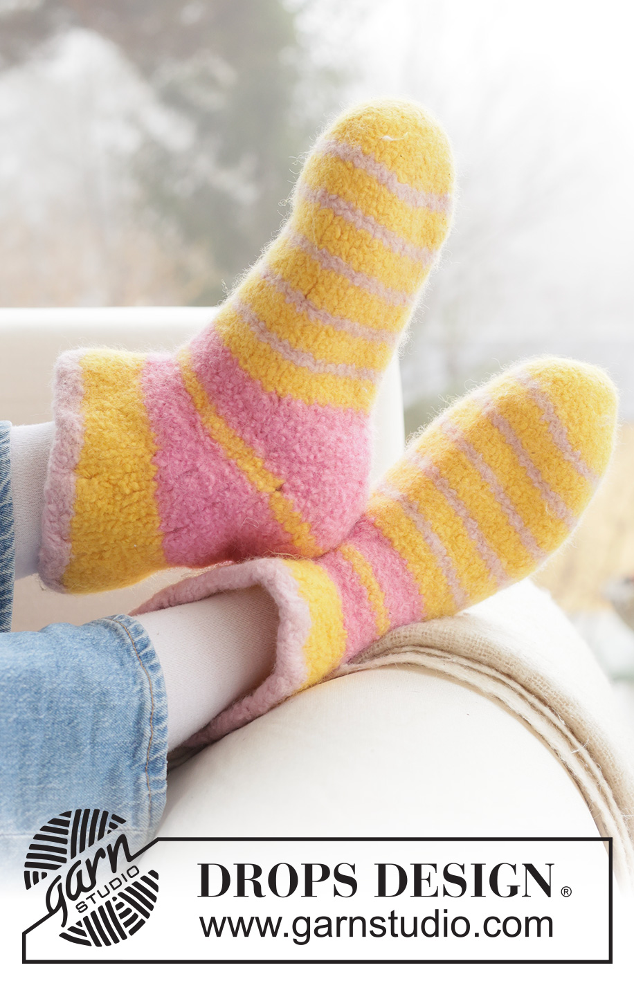 Candy Pop Slippers / DROPS 265-33 - Knitted and felted slippers in DROPS Snow, with stripes and rolled edges. Sizes 35-46 = US 4½ – 12½. Theme: Easter.