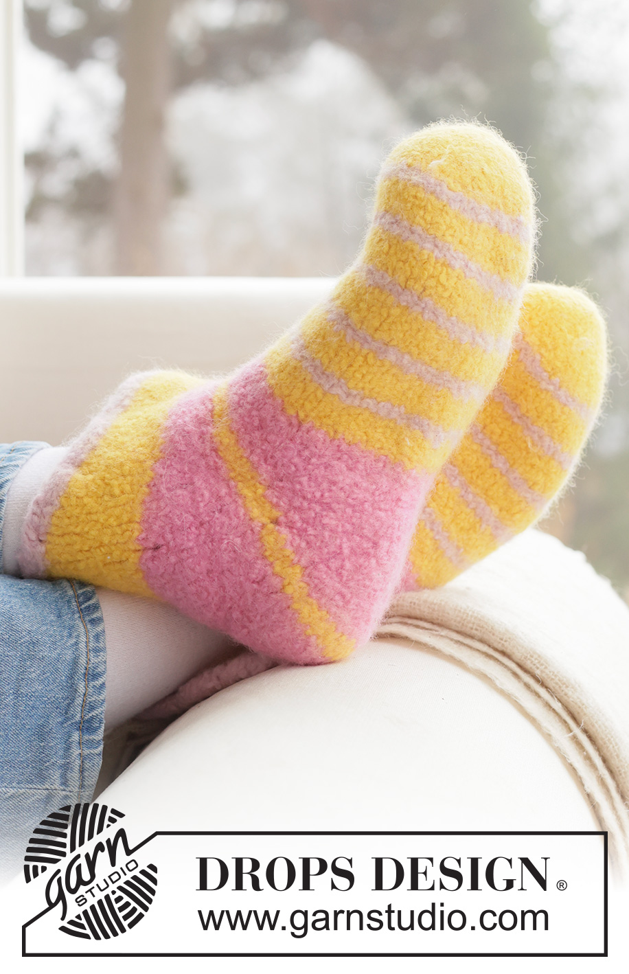 Candy Pop Slippers / DROPS 265-33 - Knitted and felted slippers in DROPS Snow, with stripes and rolled edges. Sizes 35-46 = US 4½ – 12½. Theme: Easter.