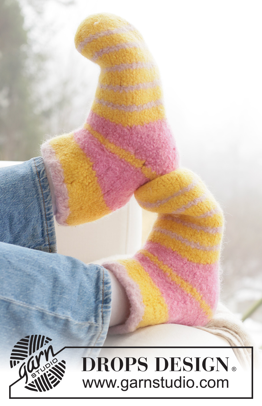 Candy Pop Slippers / DROPS 265-33 - Knitted and felted slippers in DROPS Snow, with stripes and rolled edges. Sizes 35-46 = US 4½ – 12½. Theme: Easter.
