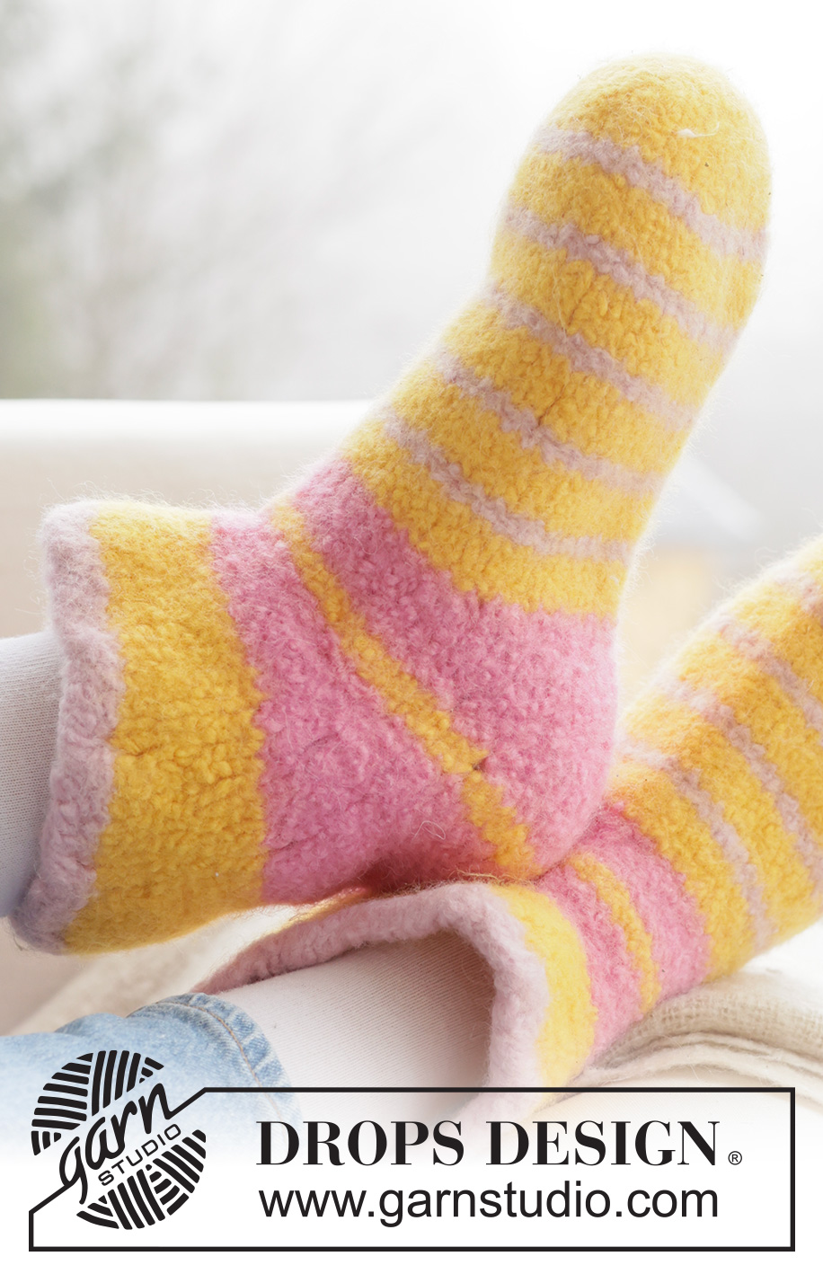 Candy Pop Slippers / DROPS 265-33 - Knitted and felted slippers in DROPS Snow, with stripes and rolled edges. Sizes 35-46 = US 4½ – 12½. Theme: Easter.