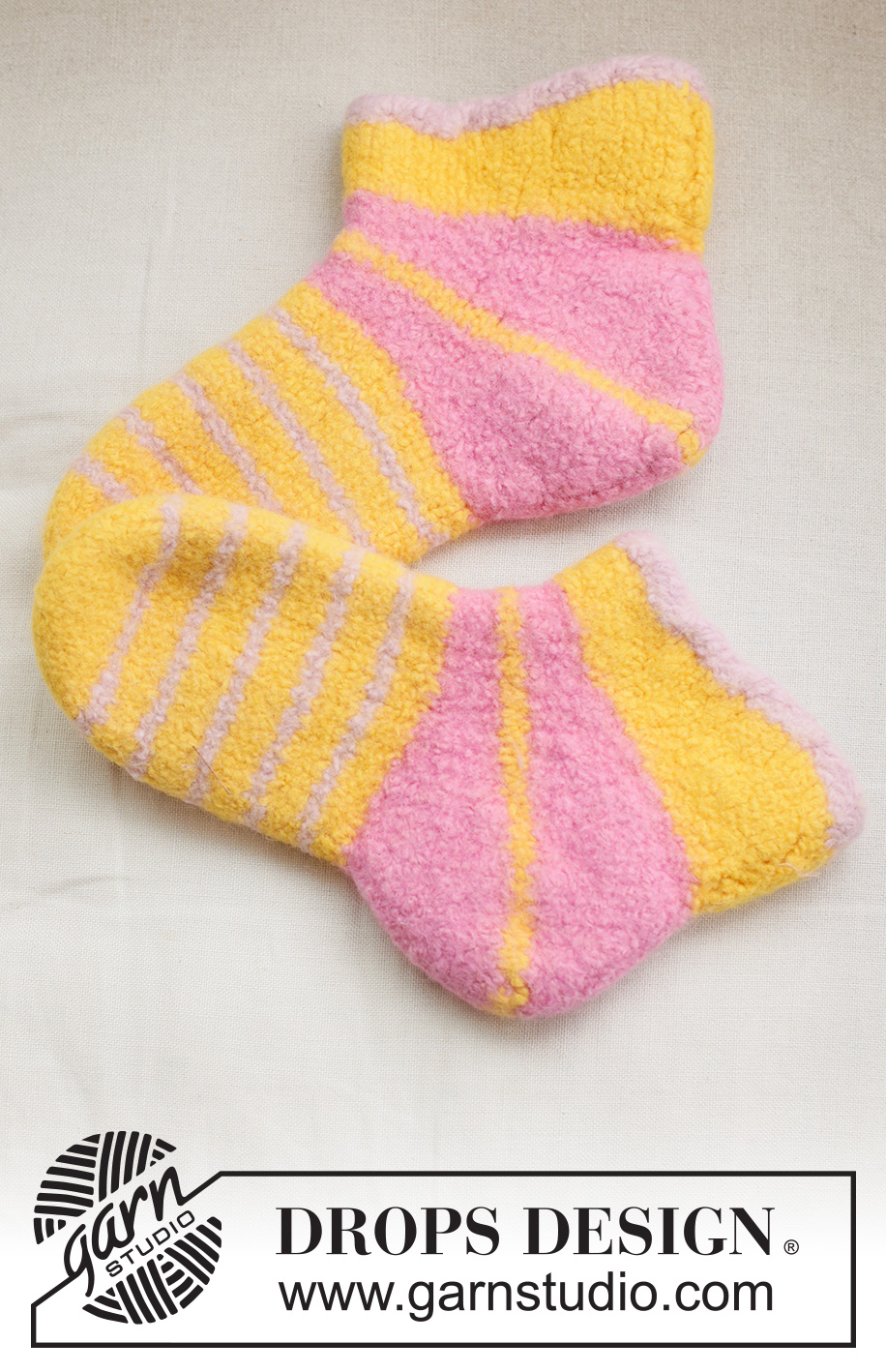 Candy Pop Slippers / DROPS 265-33 - Knitted and felted slippers in DROPS Snow, with stripes and rolled edges. Sizes 35-46 = US 4½ – 12½. Theme: Easter.