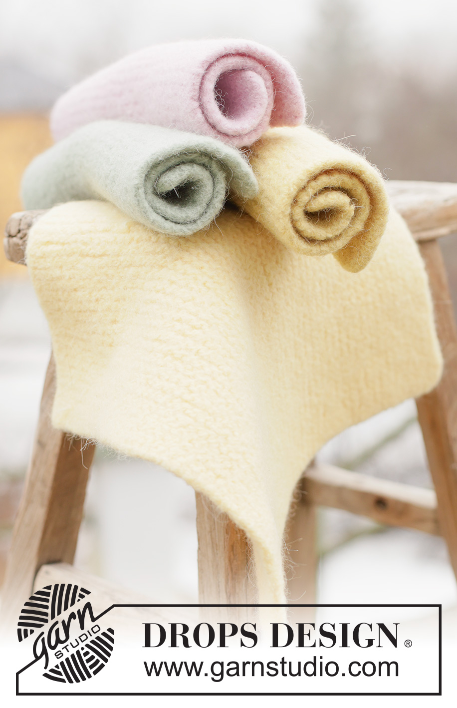 Gentle Spring Seating Pad / DROPS 265-34 - Strikket og tovet sitteunderlag i DROPS Nepal. Arbeidet strikkes frem og tilbake i riller.  Tema: Påske.