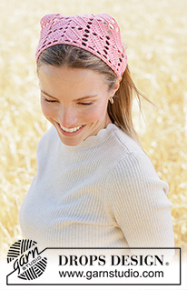 Soft Rose Bandana / DROPS 265-6 - Virkattu huivi / bandana-huivi DROPS Safran-langasta. Työ virkataan tasona ja työssä on pitsikuvioita.