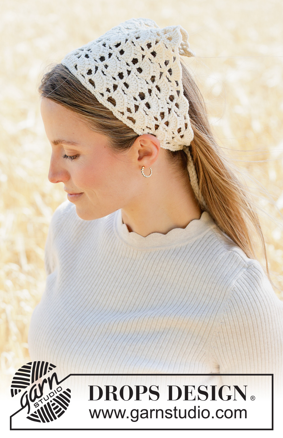 Moon Dust Bandana / DROPS 265-7 - Virkattu huivi / bandana-huivi DROPS Cotton Merino -langasta. Työ virkataan tasona ja työssä on viuhkakuvioita.