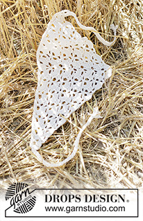 Moon Dust Bandana / DROPS 265-7 - Virkattu huivi / bandana-huivi DROPS Cotton Merino -langasta. Työ virkataan tasona ja työssä on viuhkakuvioita.