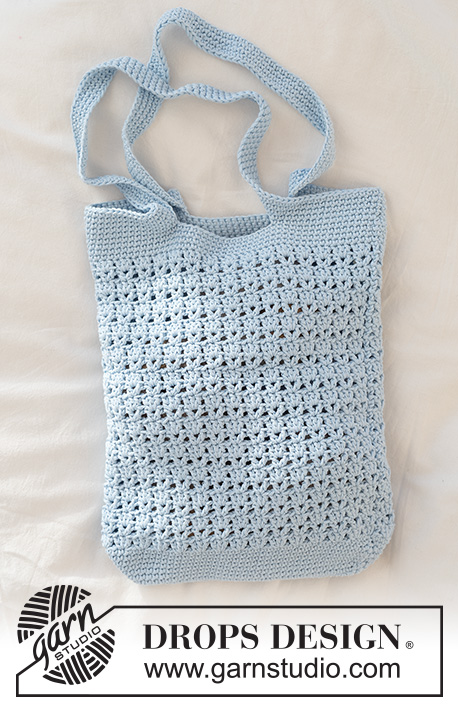 Betty Blue Bag / DROPS 265-9 - Heklet veske / nett i DROPS Paris. Arbeidet hekles rundt nedenfra og opp med hullmønster.