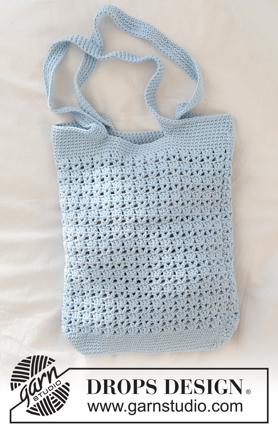 Betty Blue Bag / DROPS 265-9 - Heklet veske / nett i DROPS Paris. Arbeidet hekles rundt nedenfra og opp med hullmønster.