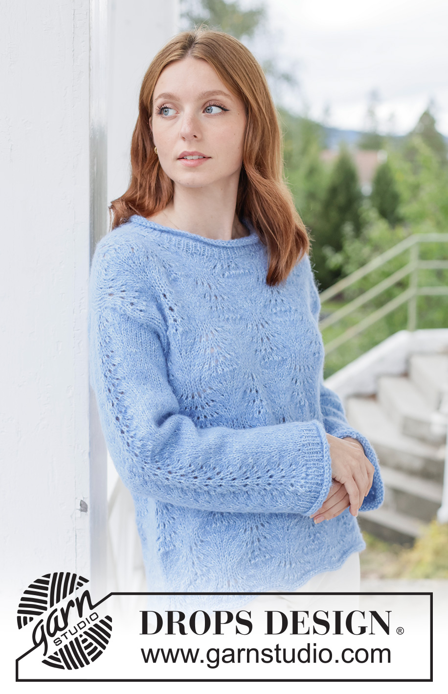 Blue Plume Sweater / DROPS 266-20 - Pulovr s vlnkovým vzorem a evropskými/zešikmenými náramenicemi pletený shora dolů z příze DROPS Alpaca a DROPS Brushed Alpaca Silk. Velikost XS – XXXL.