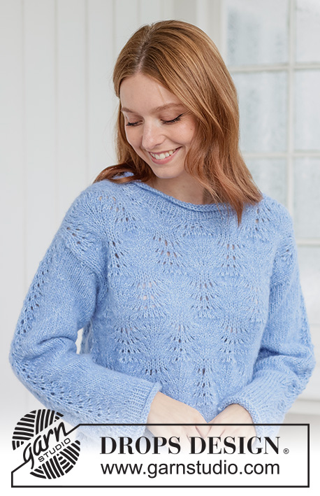 Blue Plume Sweater / DROPS 266-20 - Pulovr s vlnkovým vzorem a evropskými/zešikmenými náramenicemi pletený shora dolů z příze DROPS Alpaca a DROPS Brushed Alpaca Silk. Velikost XS – XXXL.