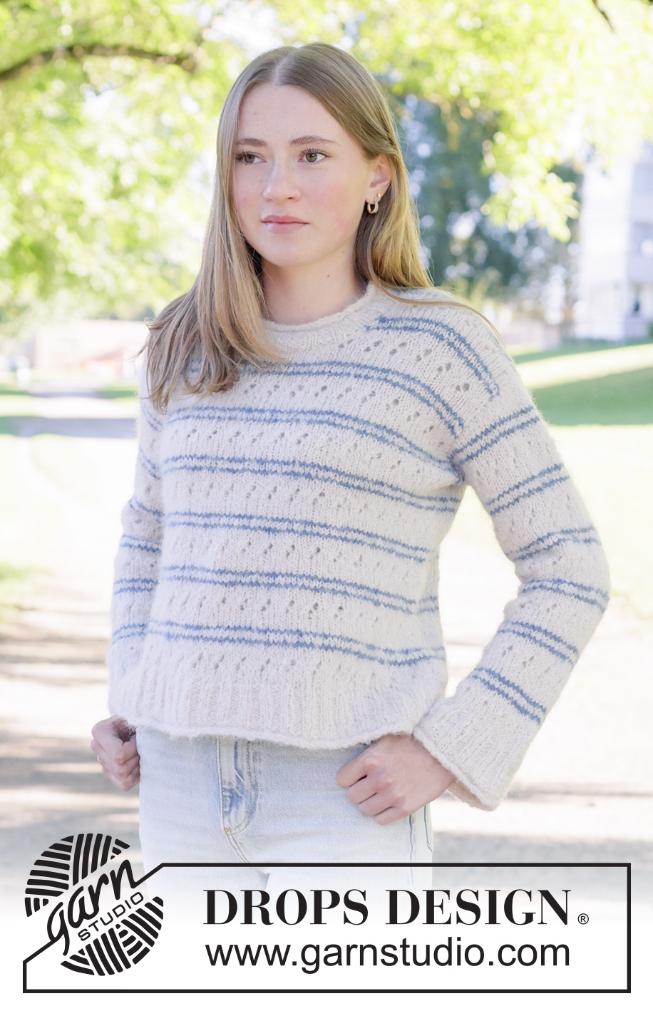 Harbour Stripes Sweater / DROPS 266-27 - Kötött pulóver DROPS Melody fonalból. A darabot fentről lefelé irányban készítjük, ferde / európai vállvonallal csipke- és csíkos mintával és pöndörödő szélekkel, XS-XXXL méretben