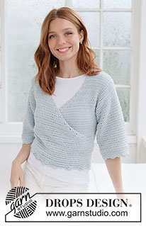 Blue Country Wrap / DROPS 266-4 - Ylhäältä alas virkattu jakku DROPS Belle-langasta. Työssä on ¾-pituiset hihat, kietaisuosa, pylväitä, viuhkareunus ja solmimisnauhat. Koot XS - XXXL.