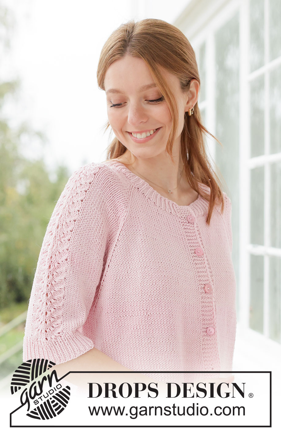 Elodie Lace Cardigan / DROPS 267-16 - Ylhäältä alas neulottu jakku DROPS Muskat- tai DROPS Belle-langasta. Työssä on ¾-pituiset hihat, sileää neuletta, raglanlinjat ja i-cord-reunus. Hihoissa on aaltokuvioita. Koot XS - XXXL.