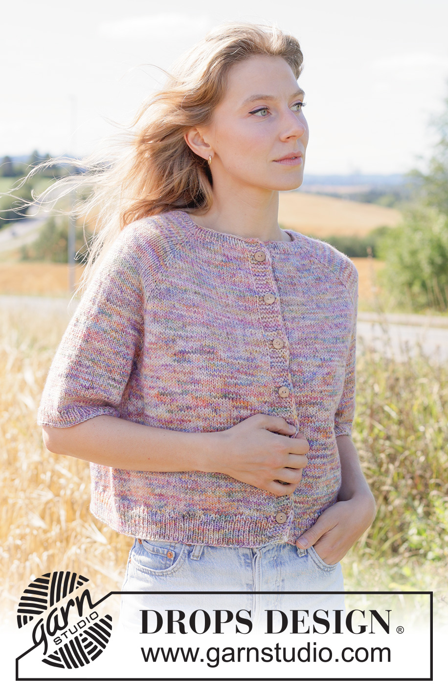 Fairytale Summer Cardigan / DROPS 267-22 - Ylhäältä alas neulottu jakku DROPS Fiesta-langasta. Työssä on raglanlinjat, sileää neuletta, i-cord-reunus ja lyhyet hihat. Koot XS - XXXL.