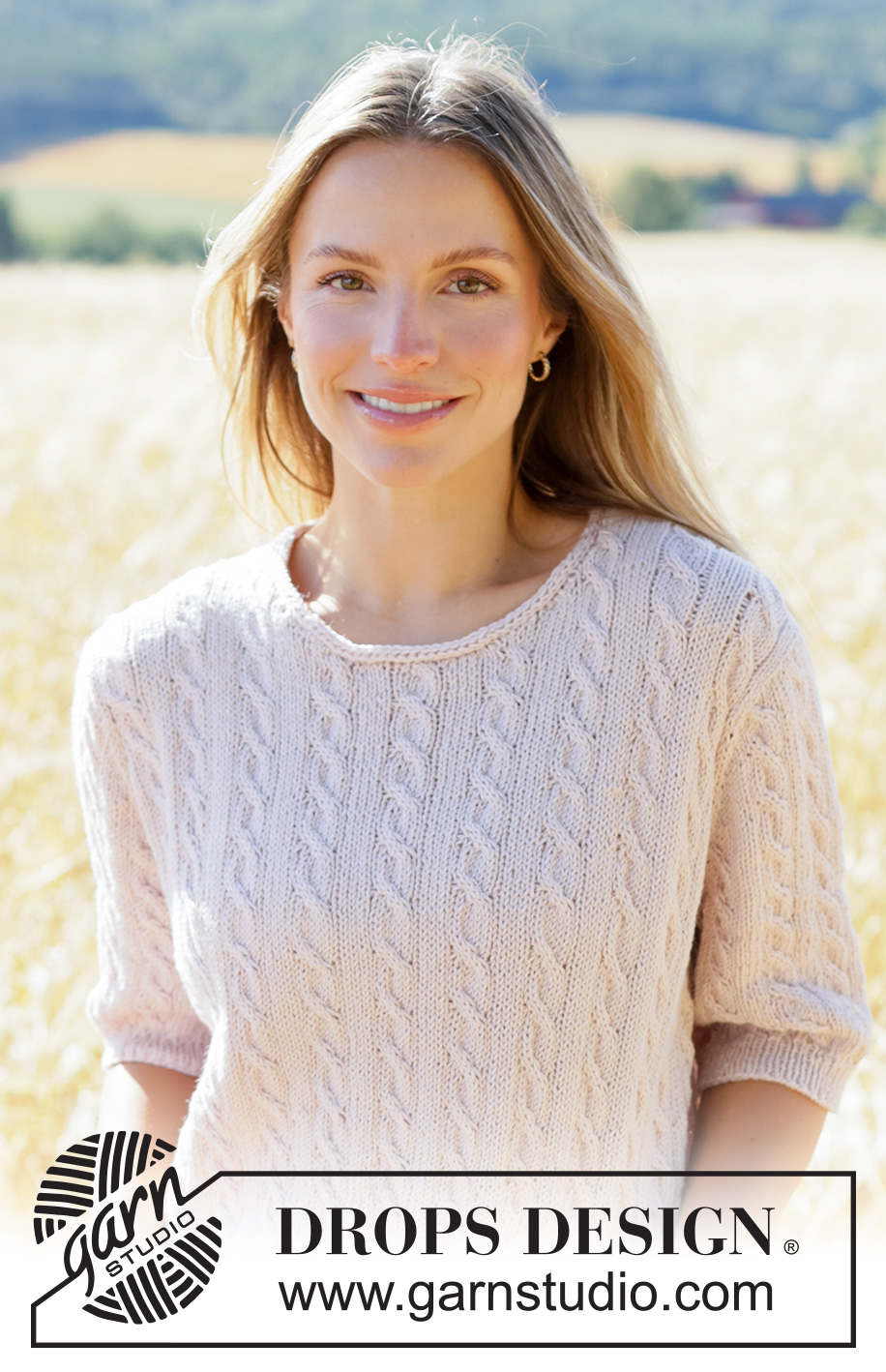 Country Vine Sweater / DROPS 267-4 - Gebreide trui in DROPS Cotton Merino of DROPS Belle. Het werk wordt van boven naar beneden gebreid met Europese pas, korte mouwen, kabels en PUNNIKRAND. Maten XS - XXXL.