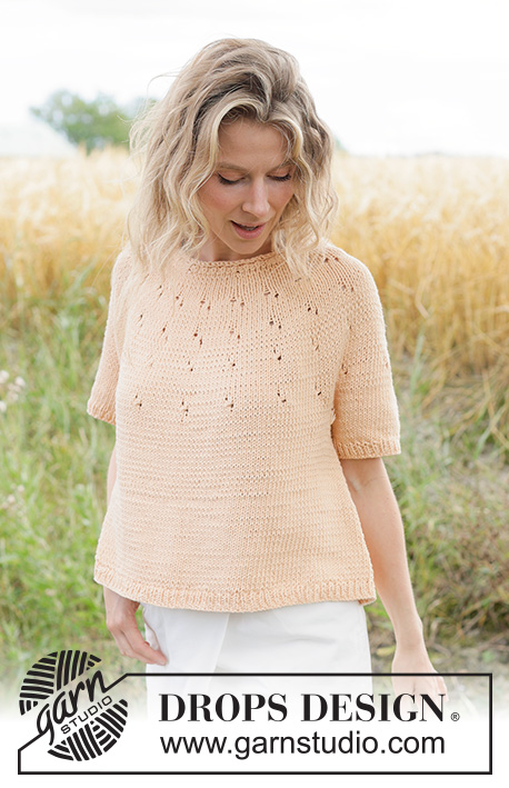 Peach Whisper Top / DROPS 268-22 - Jersey a punto con manga corta en DROPS Paris. La labor se trabaja de arriba abajo con borde enrollado, canesú redondo y patrón de calados en el canesú. Talla XS – XXXL