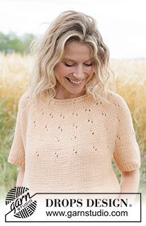 Peach Whisper Top / DROPS 268-22 - Jersey a punto con manga corta en DROPS Paris. La labor se trabaja de arriba abajo con borde enrollado, canesú redondo y patrón de calados en el canesú. Talla XS – XXXL