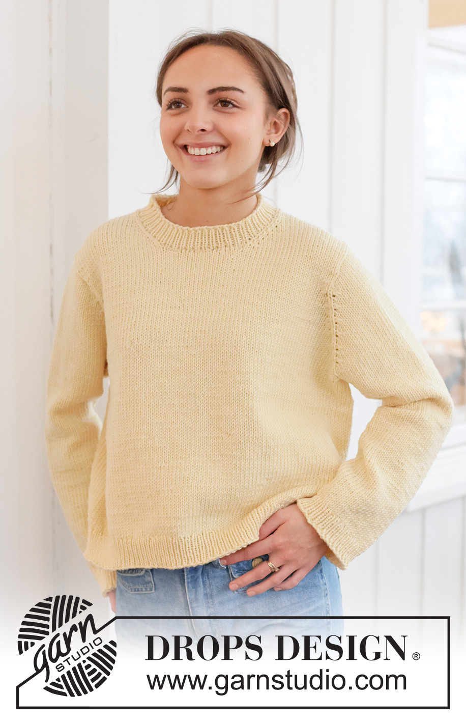 Shy Daffodil Sweater / DROPS 268-29 - Ylhäältä alas neulottu pusero DROPS Big Merino -langasta. Työssä on sileää neuletta, eurooppalainen kaarroke ja pieniä palmikoita. Koot XS - XXXL.