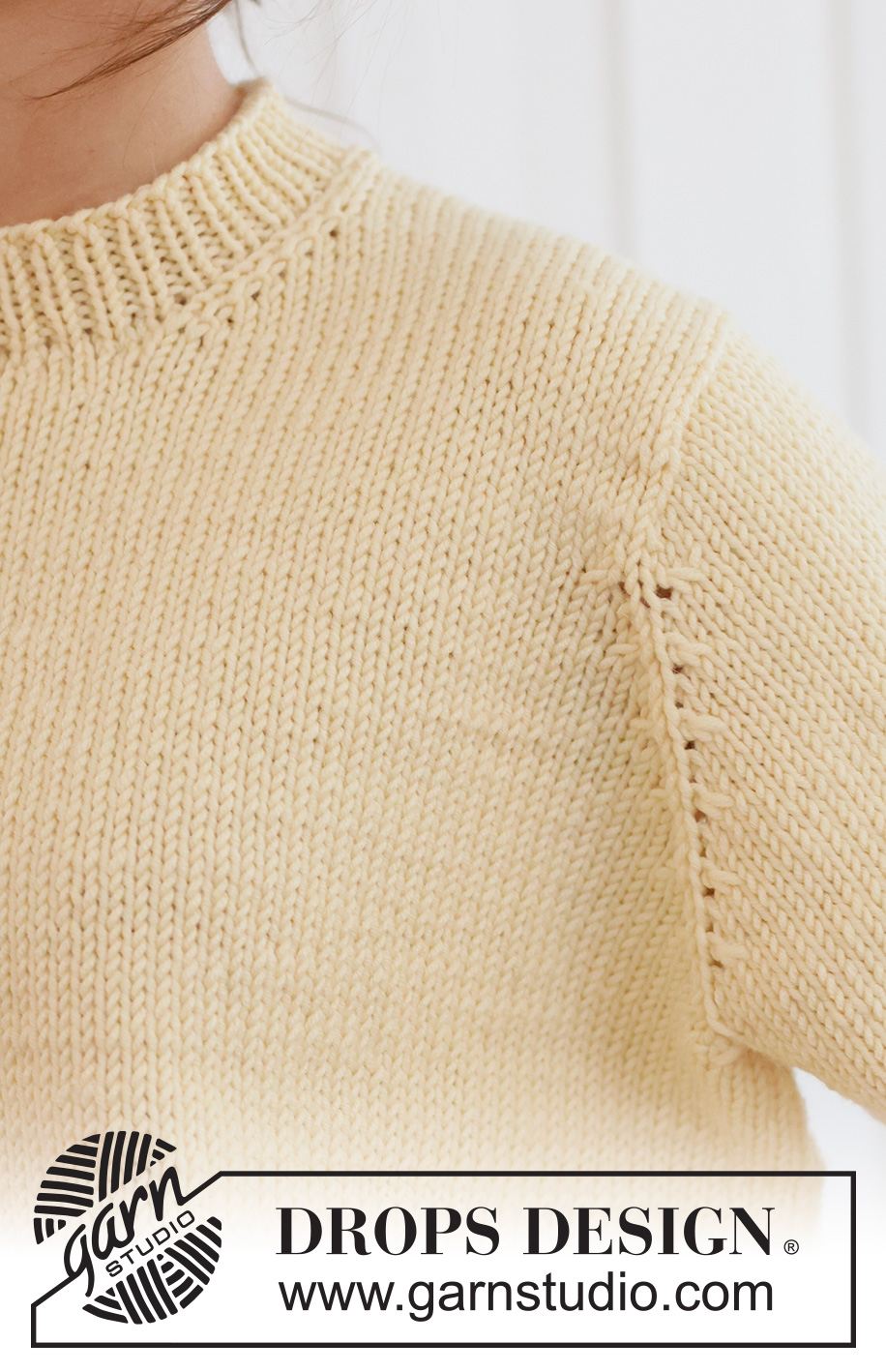 Shy Daffodil Sweater / DROPS 268-29 - Ylhäältä alas neulottu pusero DROPS Big Merino -langasta. Työssä on sileää neuletta, eurooppalainen kaarroke ja pieniä palmikoita. Koot XS - XXXL.