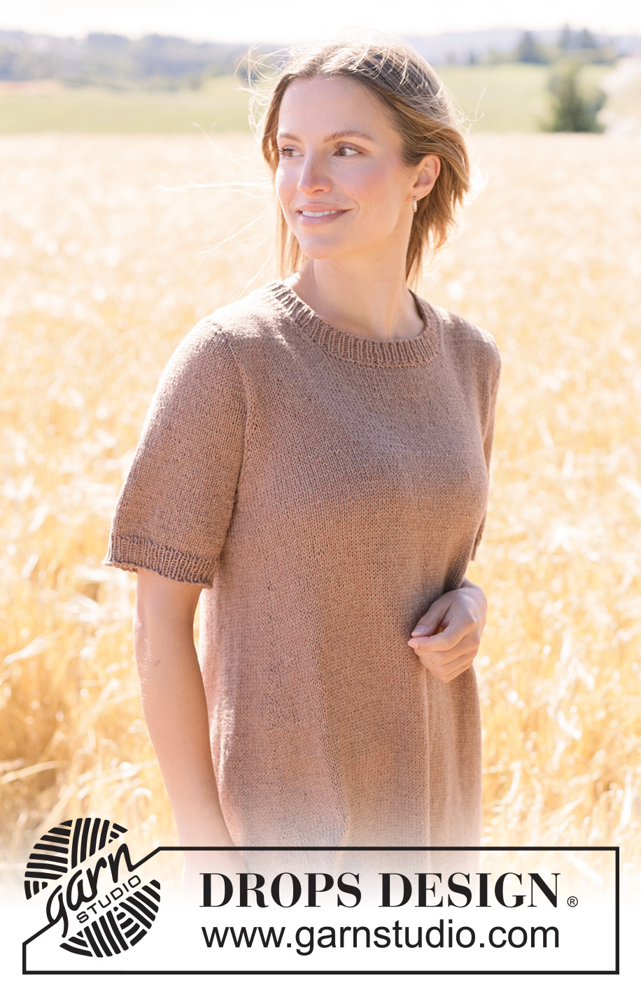 Iced Coffee Dress / DROPS 268-34 - Prjónaður kjóll úr DROPS Belle. Stykkið er prjónað ofan frá og niður í sléttprjóni með evrópsku berustykki og i-cord. Stærð XS - XXXL.