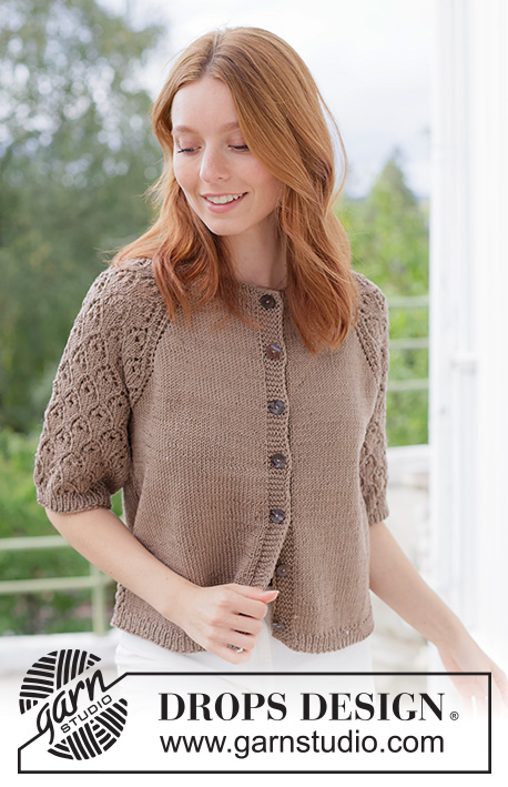 Tea Time Lace Cardi / DROPS 268-9 - Kötött kardigán DROPS Muskat fonalból. A darabot fentről lefelé irányban készítjük, raglán szabásvonallal, csipkemintával, zsinórkötéssel és rövid ujjakkal Méret: XS - XXXL