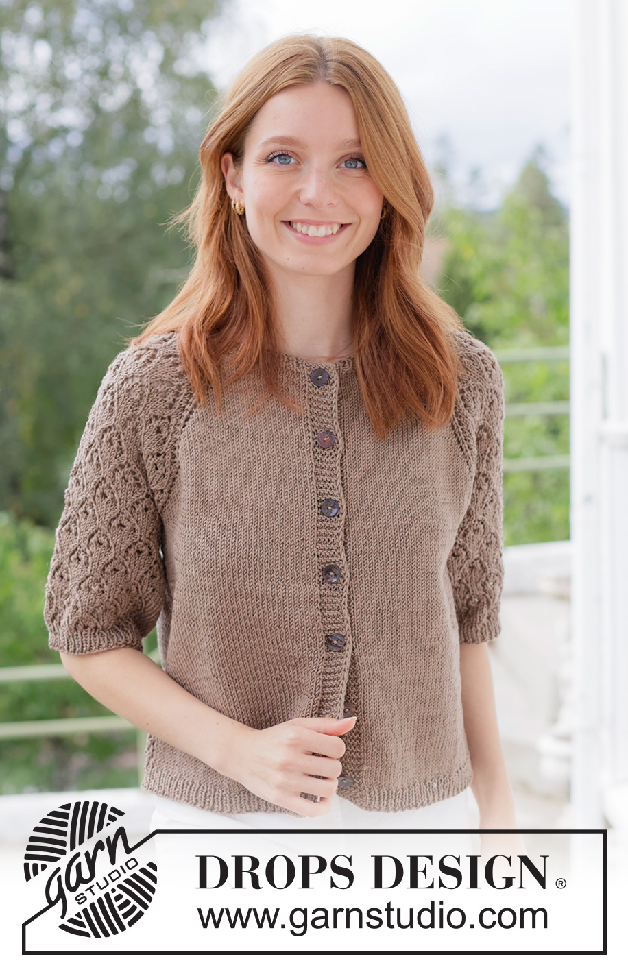 Tea Time Lace Cardi / DROPS 268-9 - Kötött kardigán DROPS Muskat fonalból. A darabot fentről lefelé irányban készítjük, raglán szabásvonallal, csipkemintával, zsinórkötéssel és rövid ujjakkal Méret: XS - XXXL