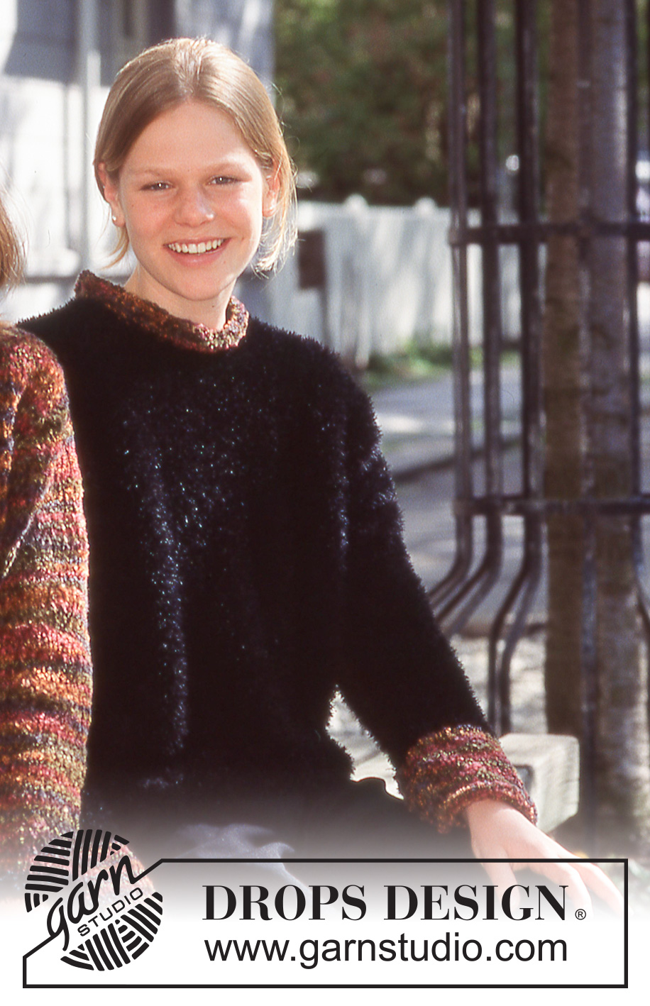 DROPS 57-20 - DROPS 57-20
DROPS pulóver Pelliza fonalból, és Vamp fonalból kötött szegéllyel.
