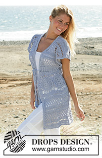 Enjoy / DROPS 99-2 - DROPS lang mouwloos vest met verbrede schouders van “Muskat”