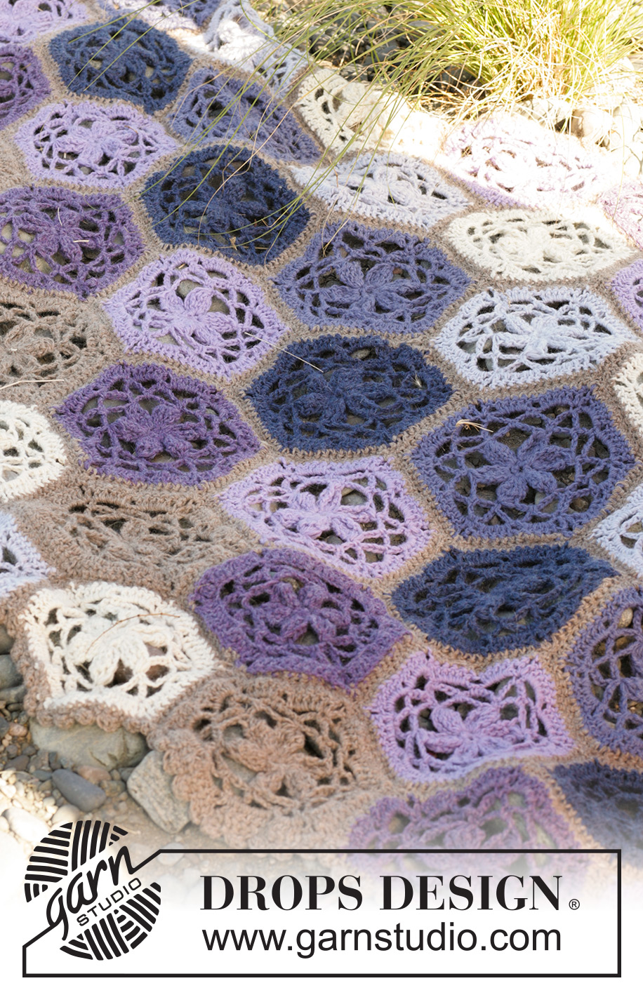 Provence Breeze / DROPS 99-30 - Kahekordsest DROPS Alpaca lõngast heegeldatud motiividega tekk