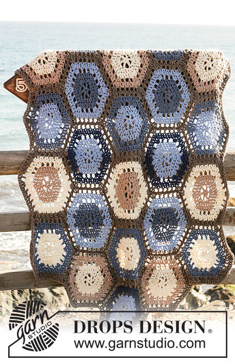 Sand And Sea / DROPS 99-7 - DROPS Crochet blanket in ”Snow” made of 6-edged panels