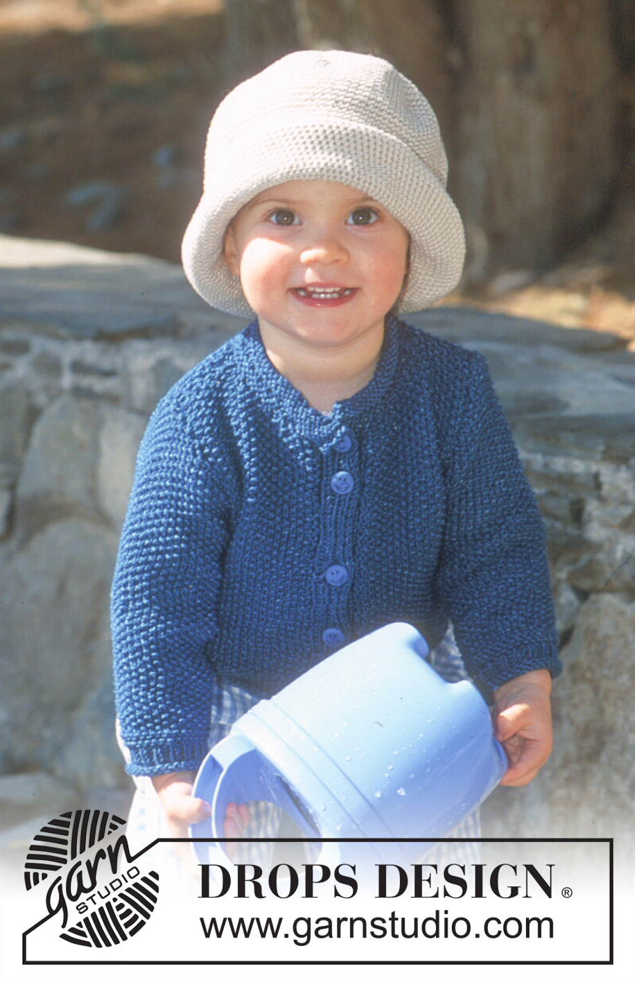 Paddington / DROPS Baby 10-5 - DROPS kofta med moss-st i «Den-M-nit» och virkad hatt i «Muskat».
