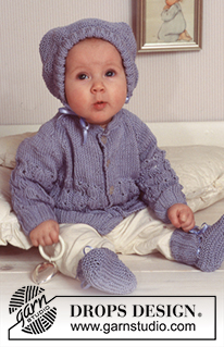 Sweet Violet Set / DROPS Baby 11-10 - Veste, bonnet et bottons  DROPS en Muskat
