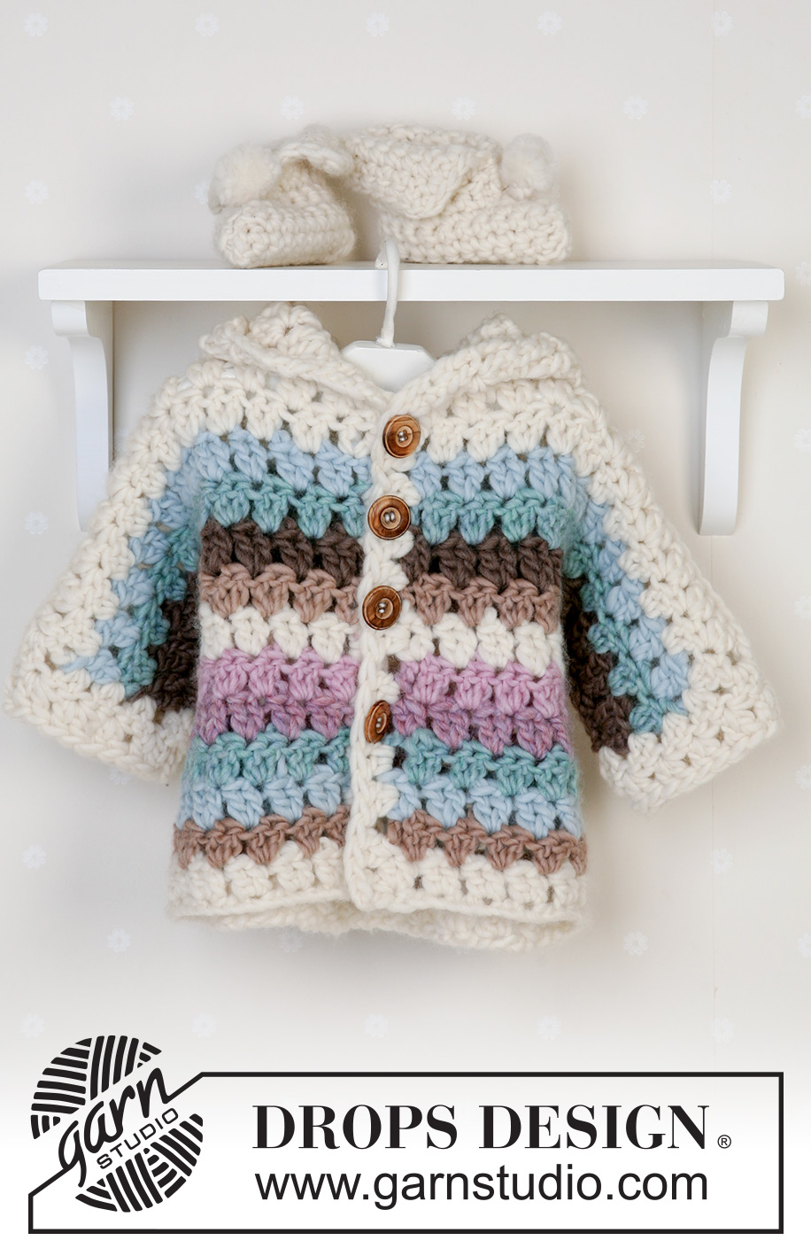 Cozy Cuddle Jacket / DROPS Baby 14-25 - Hekluð peysa fyrir börn með röndum og tátiljur úr DROPS Snow. Stærð 1 mán - 4 ára.