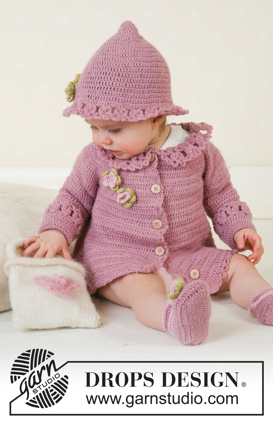 Little Miss Berry Cardigan / DROPS Baby 14-5 - Virkad kofta med runt ok och spetskant, sommarhatt och skor till baby och barn i DROPS Alpaca. Storlek 1 månad till 4 år.