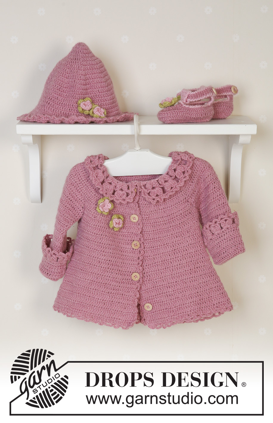 Little Miss Berry Cardigan / DROPS Baby 14-5 - Virkad kofta med runt ok och spetskant, sommarhatt och skor till baby och barn i DROPS Alpaca. Storlek 1 månad till 4 år.